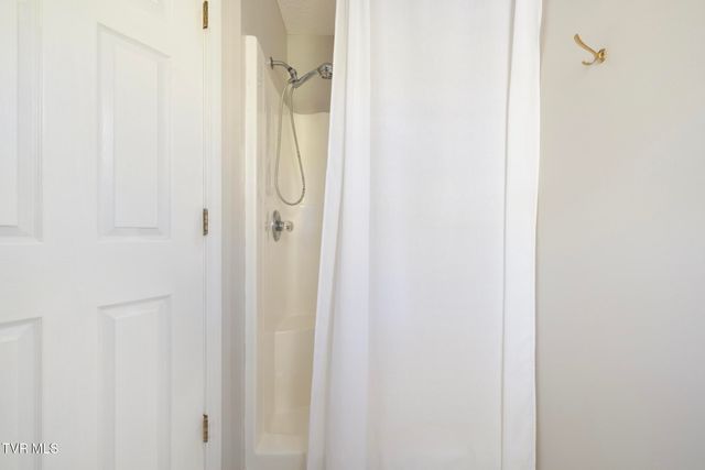 209 Glen Oaks Drive, Gray, TN 37615