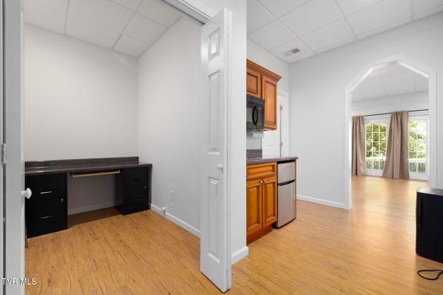 209 Glen Oaks Drive, Gray, TN 37615