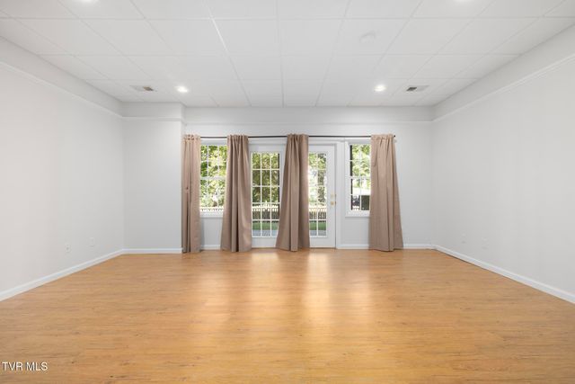 209 Glen Oaks Drive, Gray, TN 37615