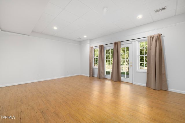 209 Glen Oaks Drive, Gray, TN 37615