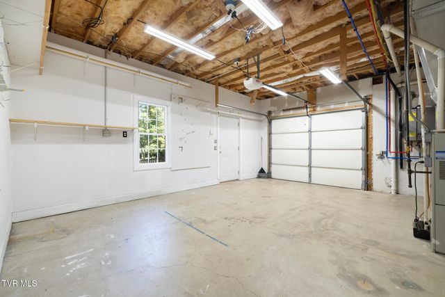 209 Glen Oaks Drive, Gray, TN 37615