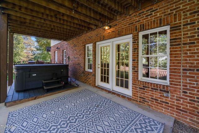 209 Glen Oaks Drive, Gray, TN 37615