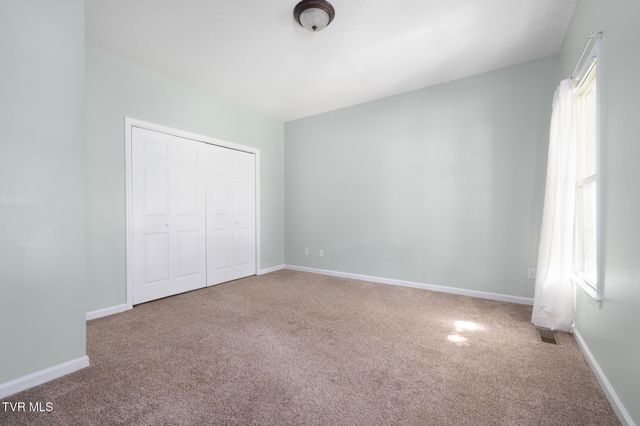 209 Glen Oaks Drive, Gray, TN 37615