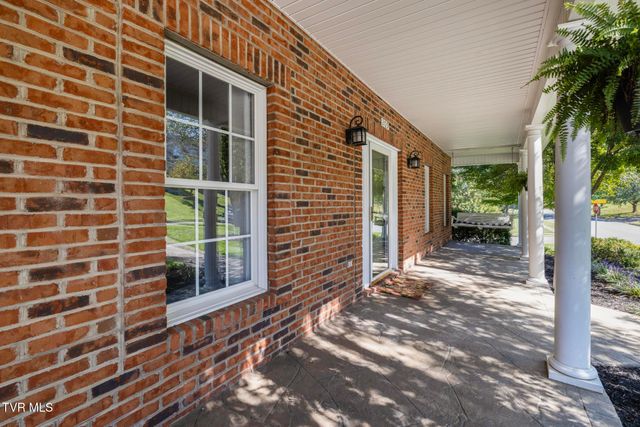 209 Glen Oaks Drive, Gray, TN 37615