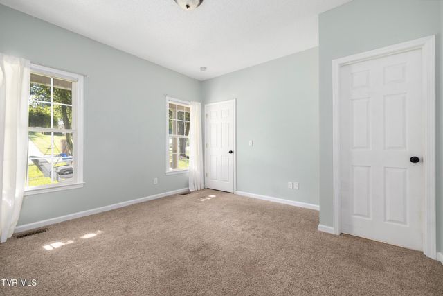 209 Glen Oaks Drive, Gray, TN 37615