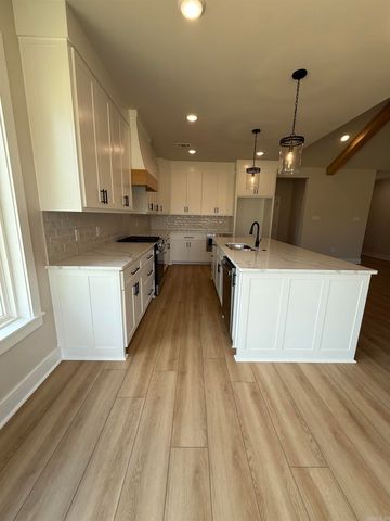 3912 Spencer Crossing Drive, Benton, AR 72019