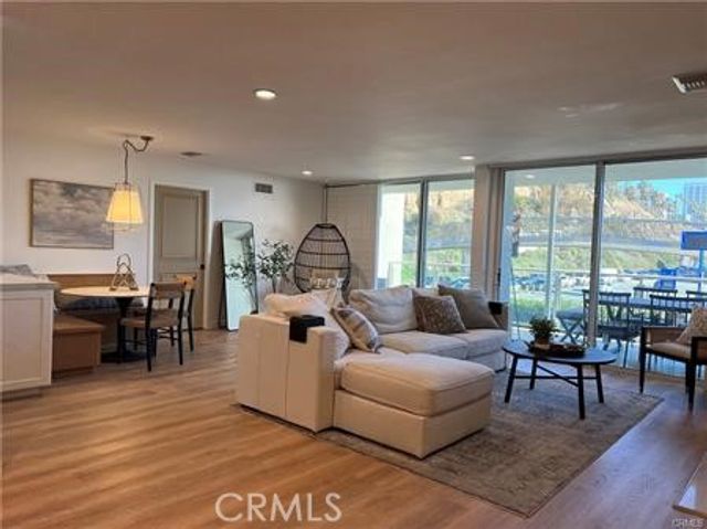 723 Palisades Beach Road 101, Santa Monica, CA 90402