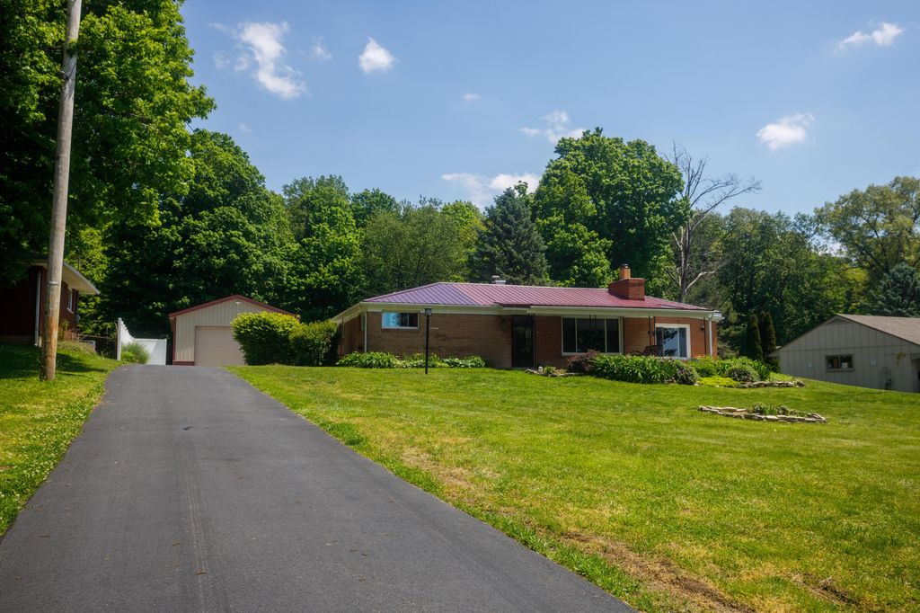 4008 Bosart Road, Springfield, OH 45503