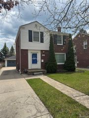 19242 Raymond Street, Grosse Pointe Woods, MI 48236