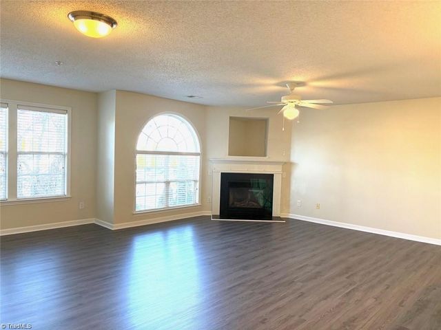 2600 Pennoak Way H, Greensboro, NC 27407