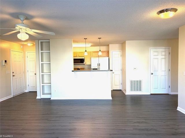 2600 Pennoak Way H, Greensboro, NC 27407