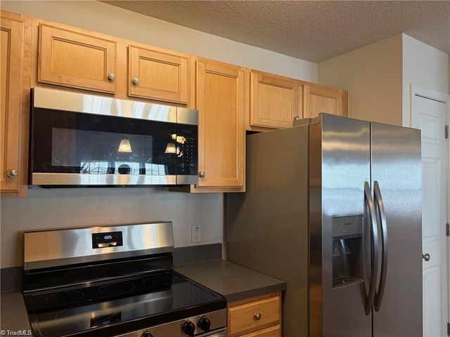 2600 Pennoak Way H, Greensboro, NC 27407