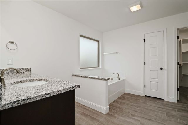 1040 Sundance Lane, Bentonville, AR 72712