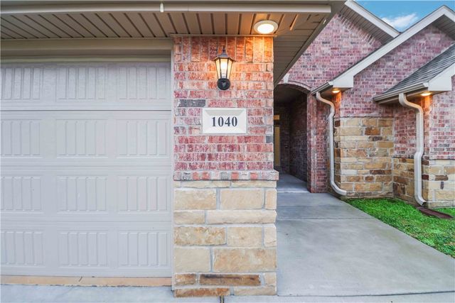 1040 Sundance Lane, Bentonville, AR 72712