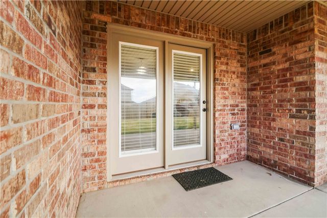 1040 Sundance Lane, Bentonville, AR 72712