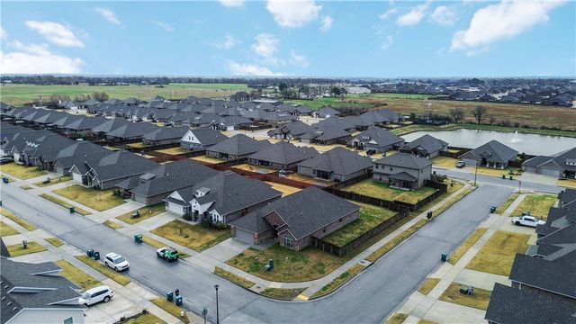 1040 Sundance Lane, Bentonville, AR 72712