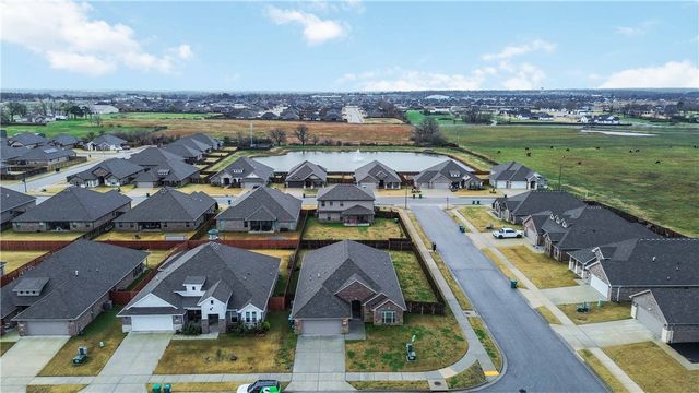 1040 Sundance Lane, Bentonville, AR 72712