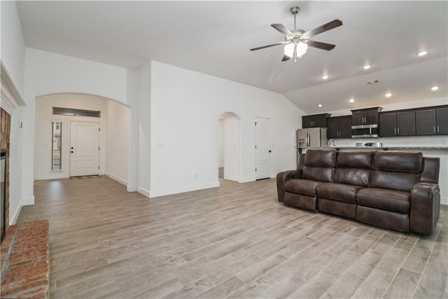 1040 Sundance Lane, Bentonville, AR 72712