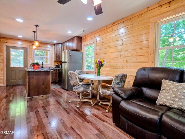 125 Deer Run Way, Dandridge, TN 37725