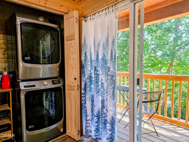 125 Deer Run Way, Dandridge, TN 37725