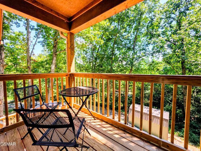 125 Deer Run Way, Dandridge, TN 37725