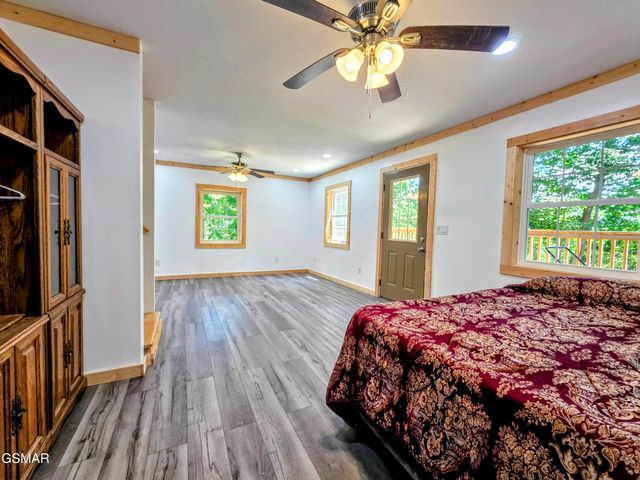 125 Deer Run Way, Dandridge, TN 37725