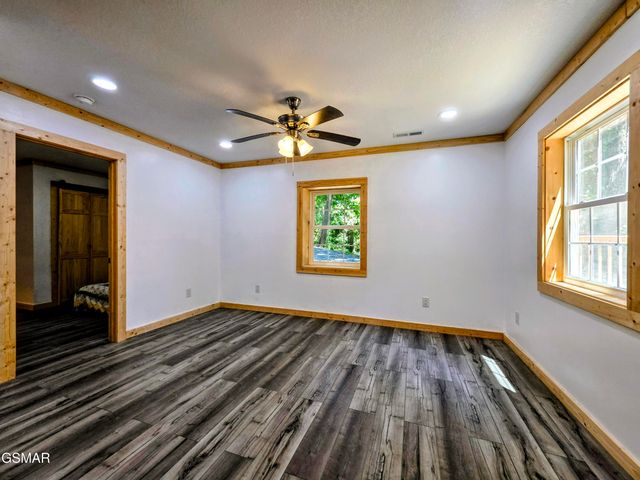 125 Deer Run Way, Dandridge, TN 37725