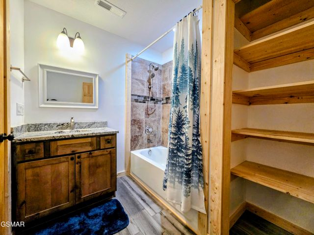 125 Deer Run Way, Dandridge, TN 37725