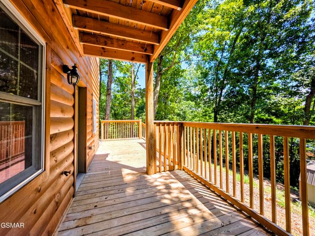 125 Deer Run Way, Dandridge, TN 37725