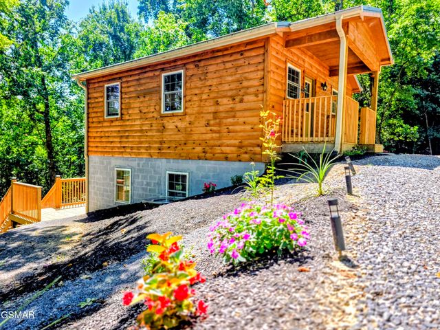 125 Deer Run Way, Dandridge, TN 37725