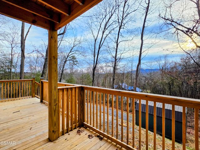 125 Deer Run Way, Dandridge, TN 37725
