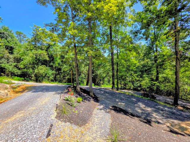 125 Deer Run Way, Dandridge, TN 37725