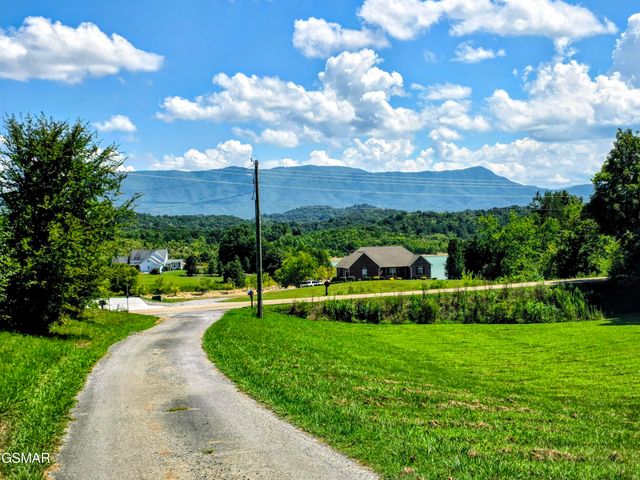 125 Deer Run Way, Dandridge, TN 37725