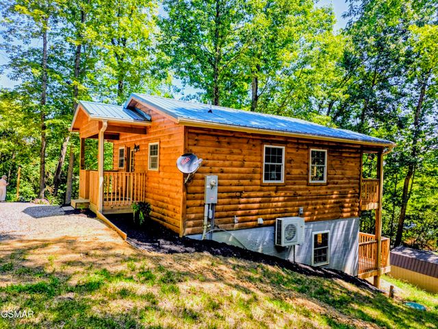 125 Deer Run Way, Dandridge, TN 37725