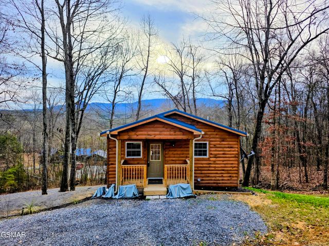 125 Deer Run Way, Dandridge, TN 37725