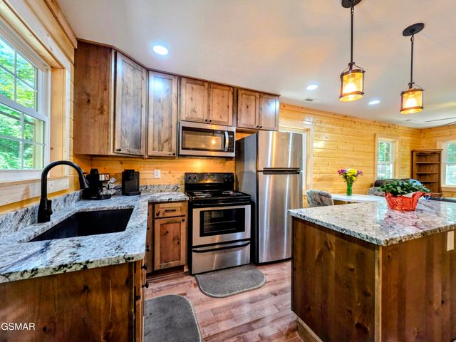 125 Deer Run Way, Dandridge, TN 37725