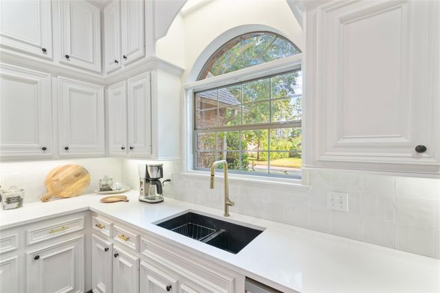 901 Longmire Road 51, Conroe, TX 77304