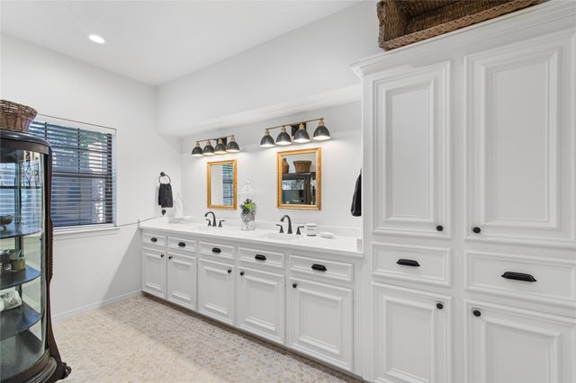 901 Longmire Road 51, Conroe, TX 77304