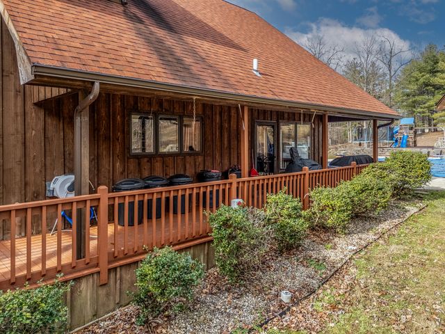 435 Hunters Lane, Morehead, KY 40351