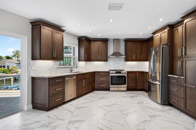 562 RANGER LANE, Longboat Key, FL 34228