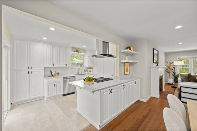 36 Lupine Way, Sacramento, CA 95819