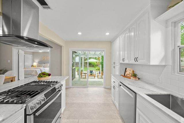 36 Lupine Way, Sacramento, CA 95819