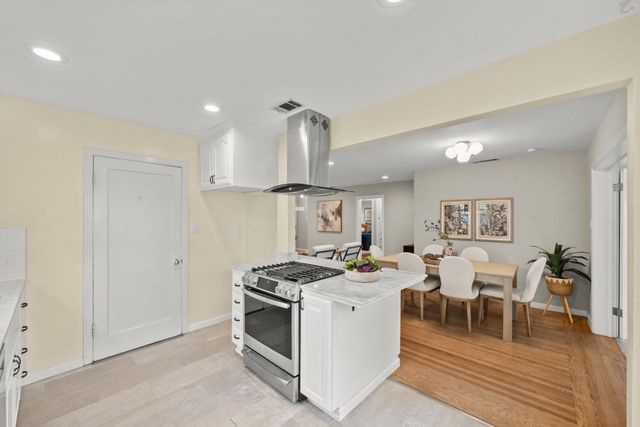 36 Lupine Way, Sacramento, CA 95819