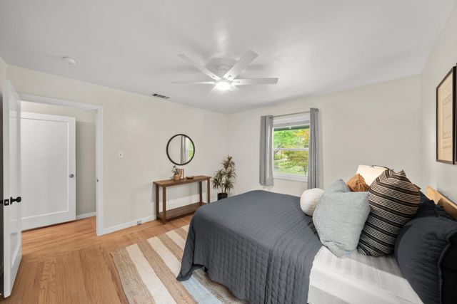 36 Lupine Way, Sacramento, CA 95819