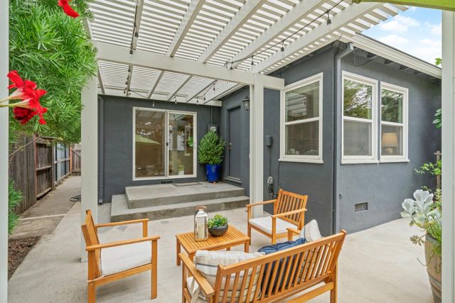 36 Lupine Way, Sacramento, CA 95819