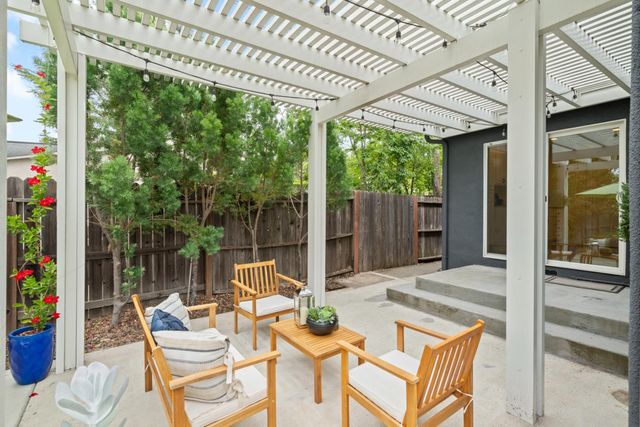 36 Lupine Way, Sacramento, CA 95819