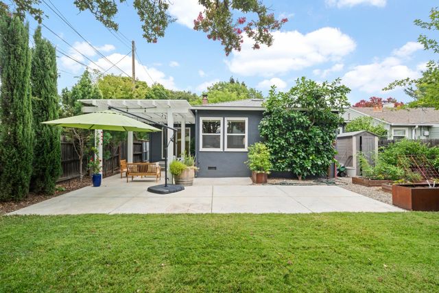 36 Lupine Way, Sacramento, CA 95819