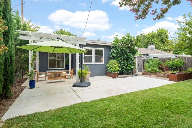 36 Lupine Way, Sacramento, CA 95819