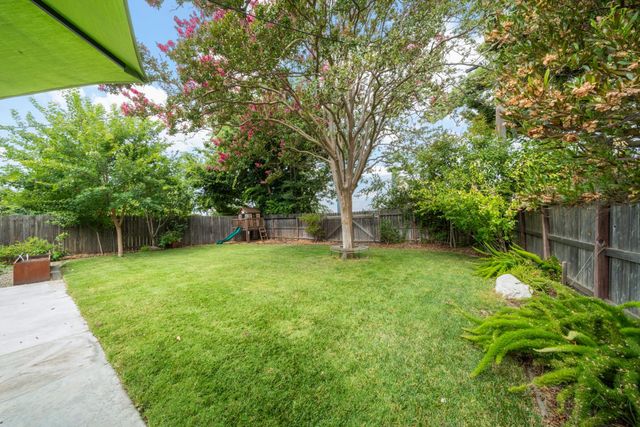 36 Lupine Way, Sacramento, CA 95819