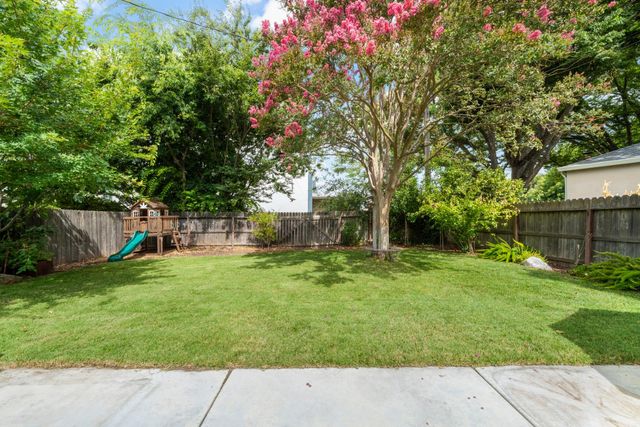 36 Lupine Way, Sacramento, CA 95819